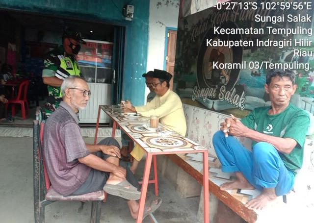 Jaga Cipta Kondisi Wilayah Babinsa 03/Tpl Komsos Bersama Warga Binaan