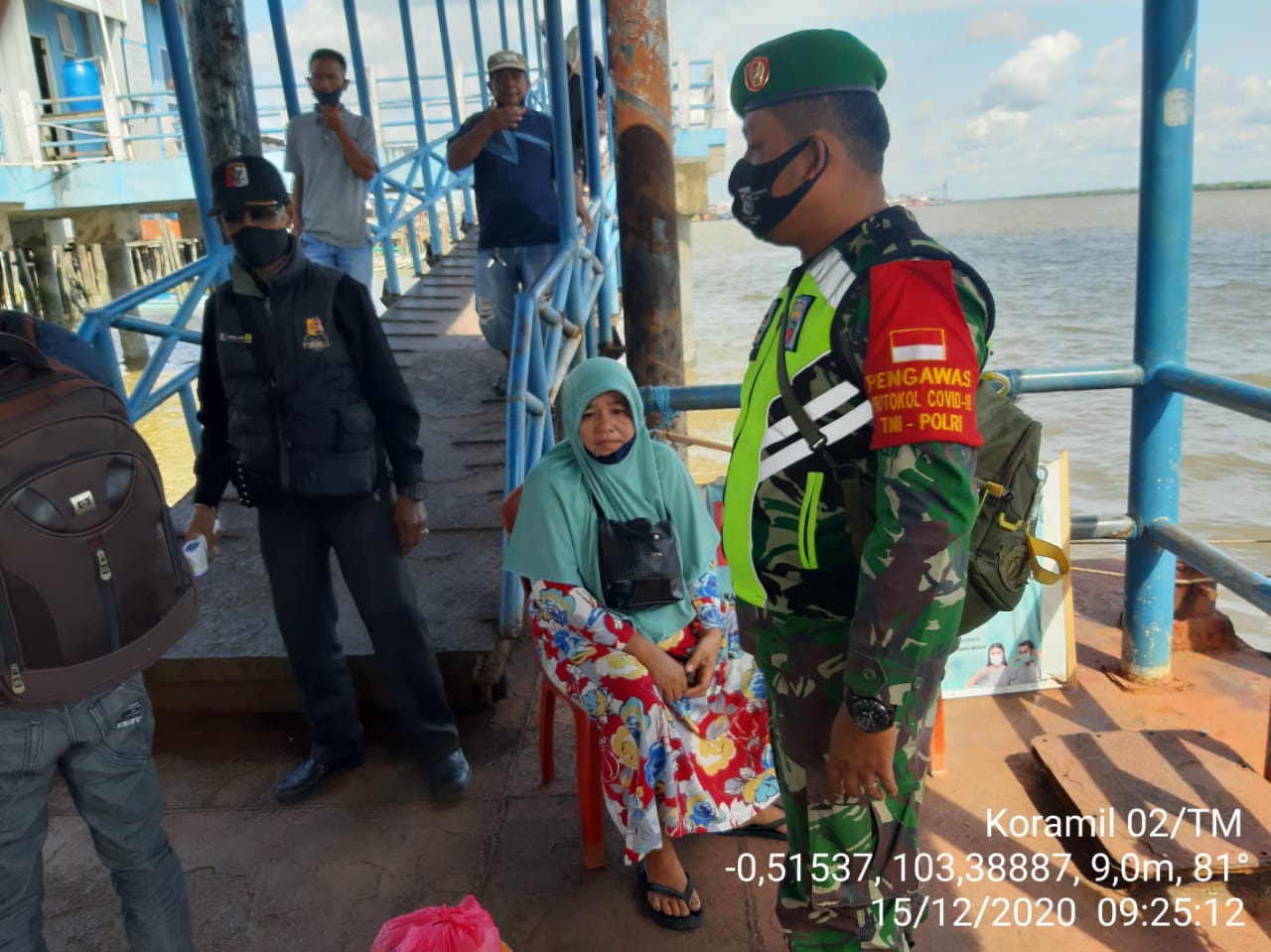 Penegakan Protkes di Pelabuhan Kuala Enok, Berikut Pesan Babinsa Koramil 02/Tanah Merah