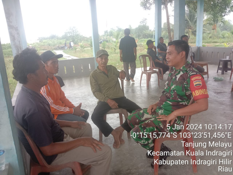 Babinsa Koramil 04/Kuindra Himbau Agar Dapat Jaga Kebersihan dan Ketertiban Di Lingkungan Bermasyarakat