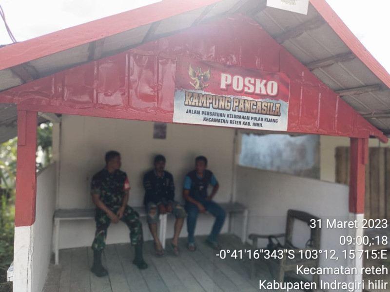 Bersama Warga, Koramil 07/Reteh Jalin Silaturahmi Melalui Komsos