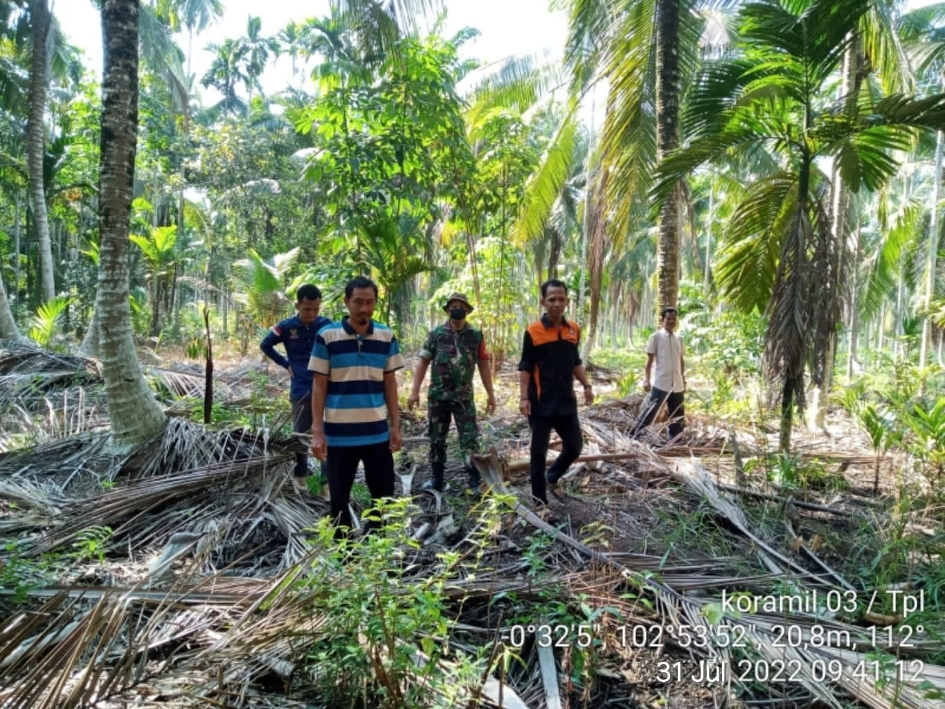 Babinsa 03/Tempuling Lakukan Patroli dan Penyuluhan, Antisipasi Karhutla