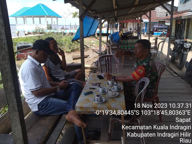 Babinsa Koramil 04/Kuindra Tanamkan Sikap Toleransi Antar Sesama