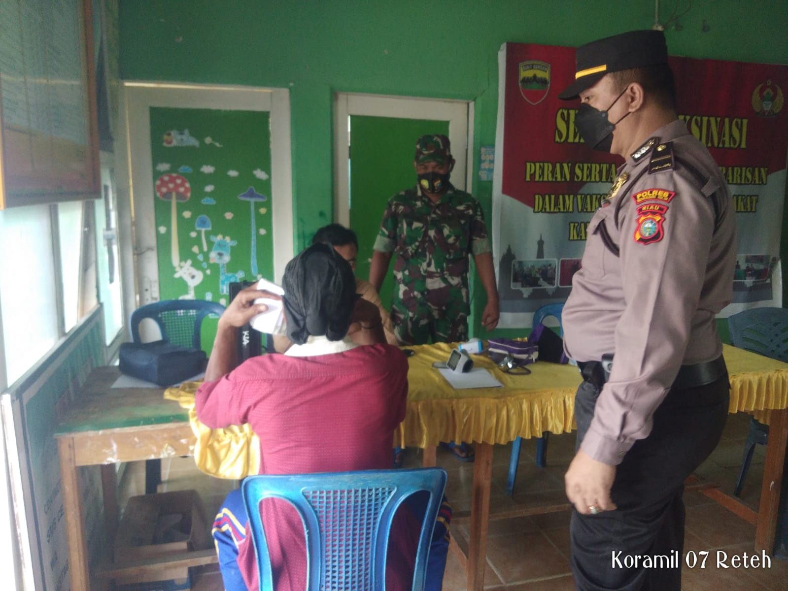 Serbuan Vaksinasi Kepada Masyarakat Oleh Koramil 07/Reteh Untuk Mencegah Penularan Covid-19