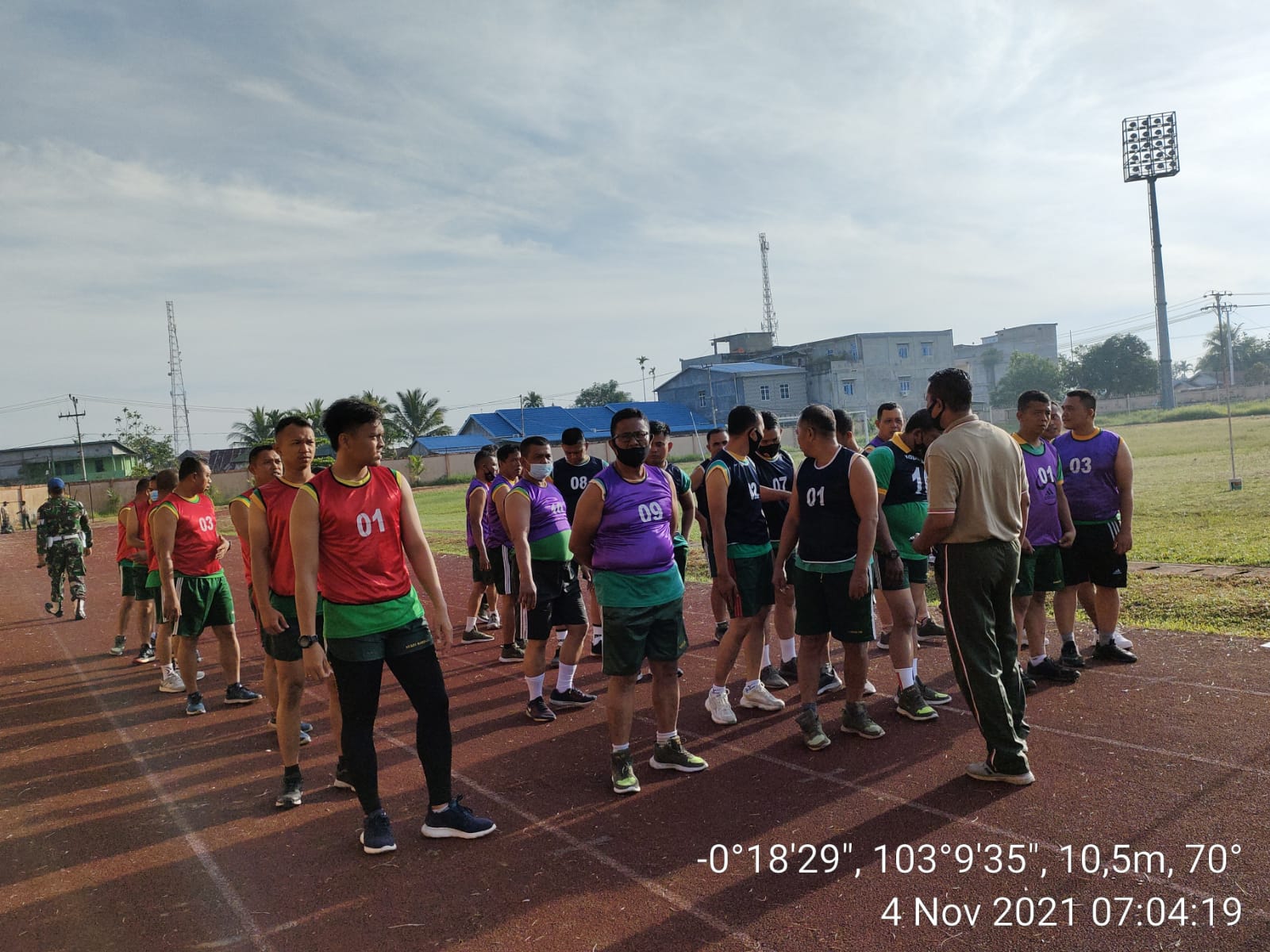 Anggota 07/Reteh Rutin Ikuti Pembinaan Fisik di Lapangan Bola Sungai Beringin