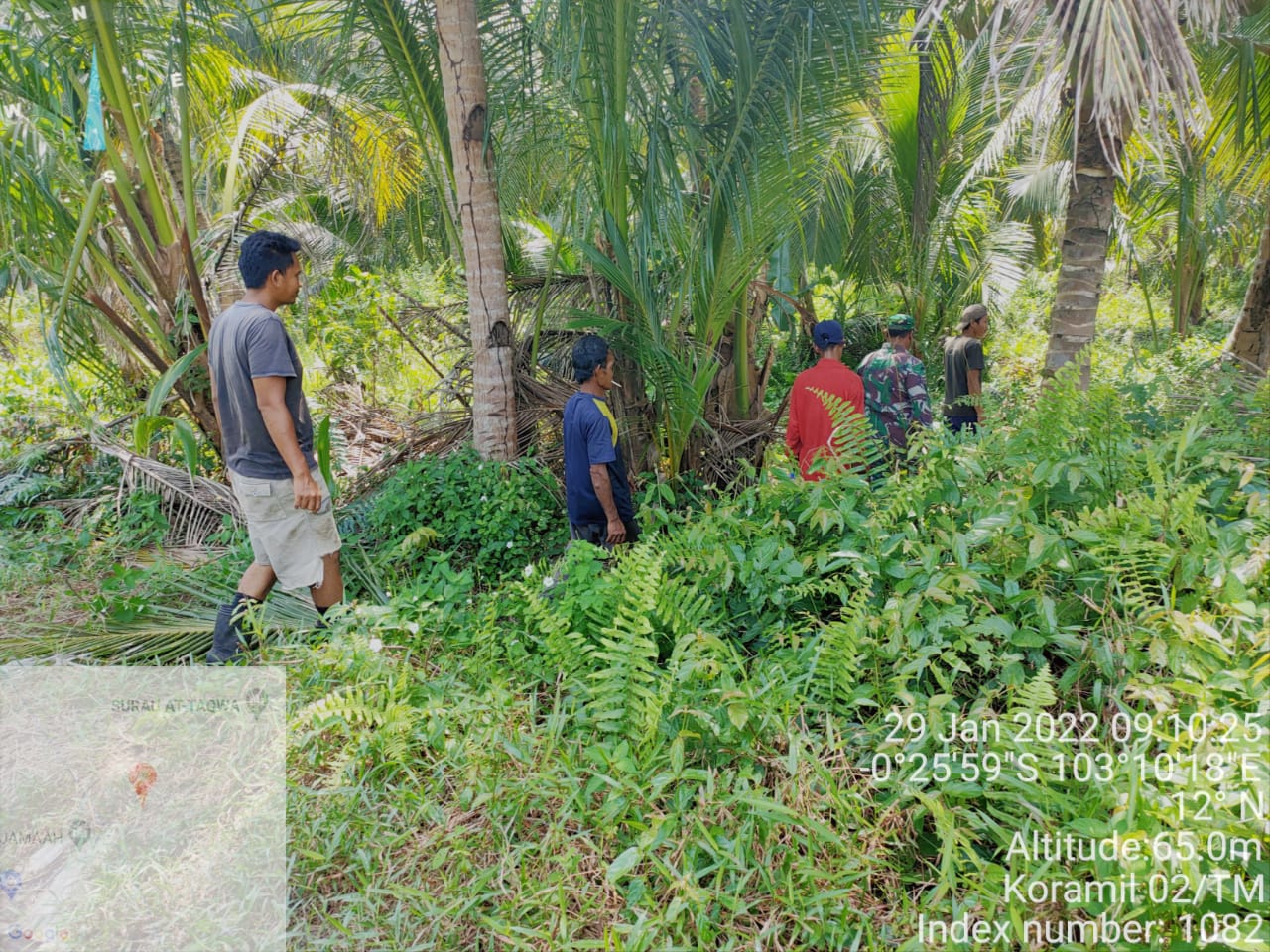 Cegah Kebakaran Hutan dan Lahan, Babinsa 02/Tanah Merah Patroli dan Sosialisasi di Sungai Lokan