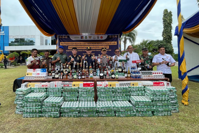 Gempur Rokok dan Mikol Ilegal, Bea Cukai Batam Musnahkan Barang Ilegal Senilai Rp10,01 Miliar