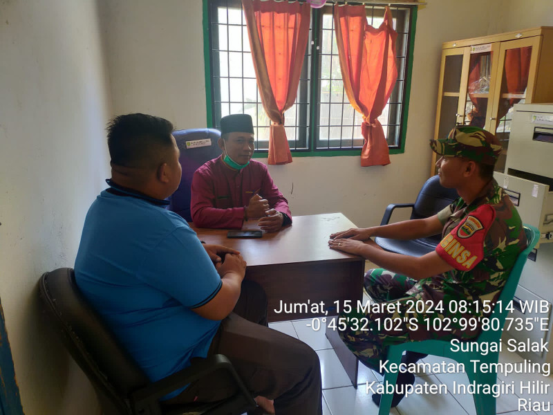 Melalui Komsos, Babinsa Koramil 03/Tpl Sampaikan Pesan-pesan Keamanan dan Ketertiban Lingkungan