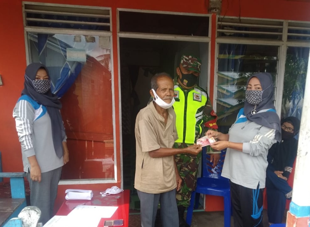 Babinsa Koramil 04/Kuindra Kembali Dampingi Penyaluran BLT DD di Desa Perigi Raja