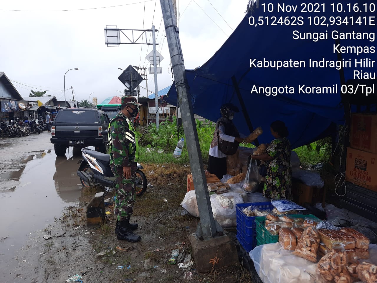 Babinsa 03/Tempuling Rutin laksanakan edukasi gerakan 5M dipasar tradisional