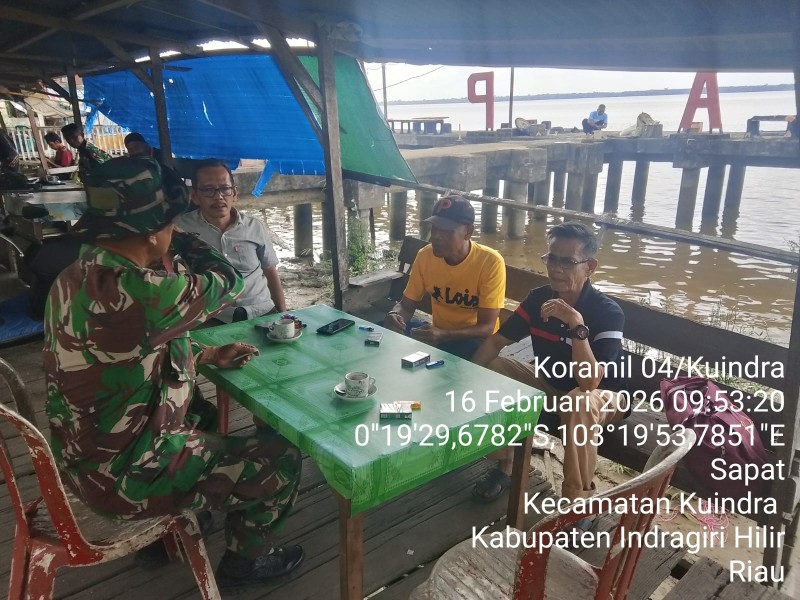 Jaga Semangat Kebersamaan, Babinsa Koramil 04/Kuindra Rutin Lakukan Komsos Bersama Warga