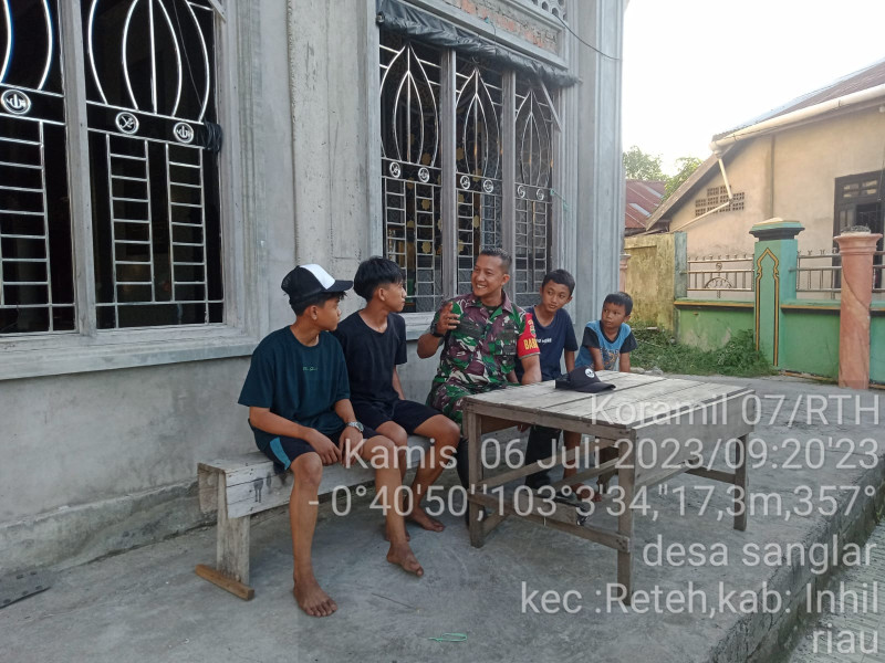 Koramil 07/Reteh Berikan Pengarahan Kepada Warga Untuk Lakukan Hal-hal Yang Positif dan Hindari Judi Online