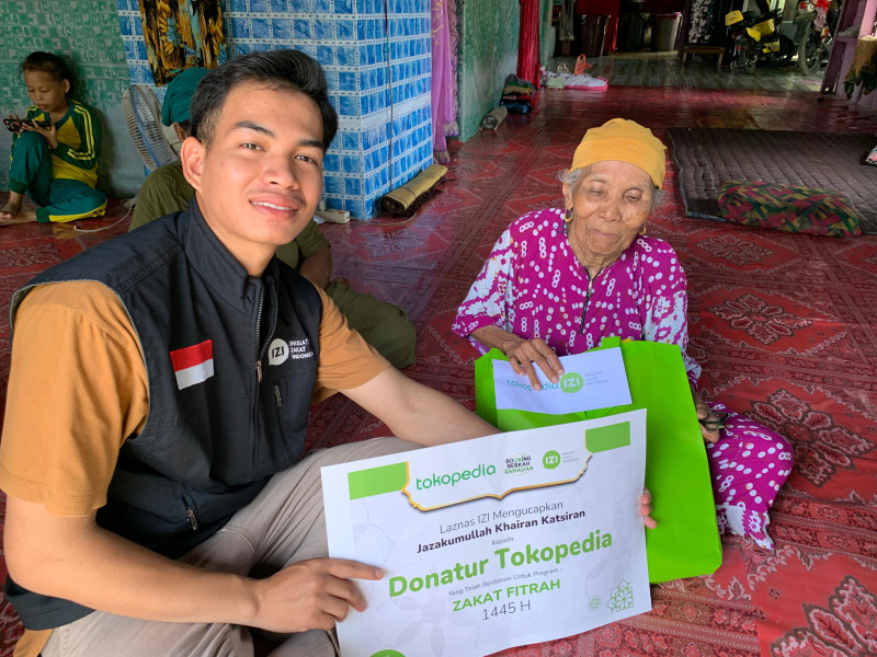 Tokopedia dan IZI Riau Salurkan 125 Paket Zakat Fitrah di 5 Kabupaten Provinsi Riau