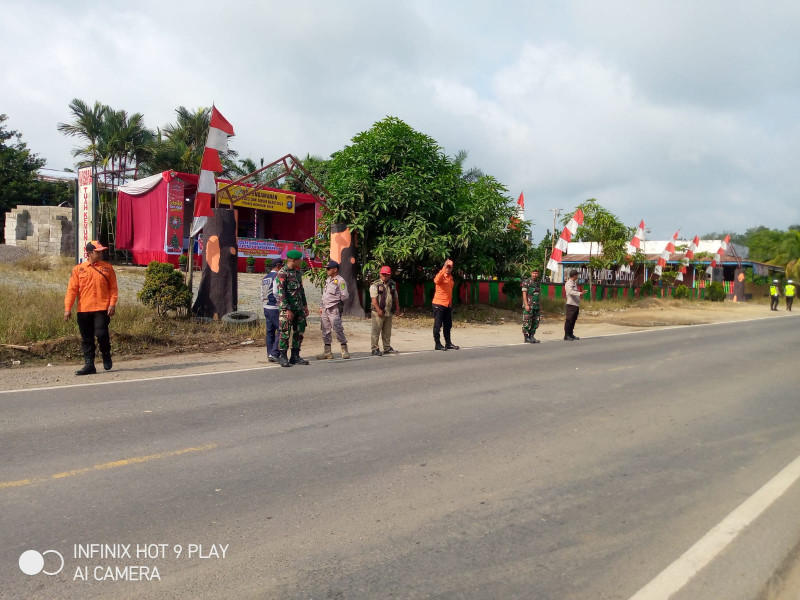 Dalam Rangka Menyambut Nataru, Danramil 09/Kemuning Laksanakan Pengamanan di Kelurahan Selensen