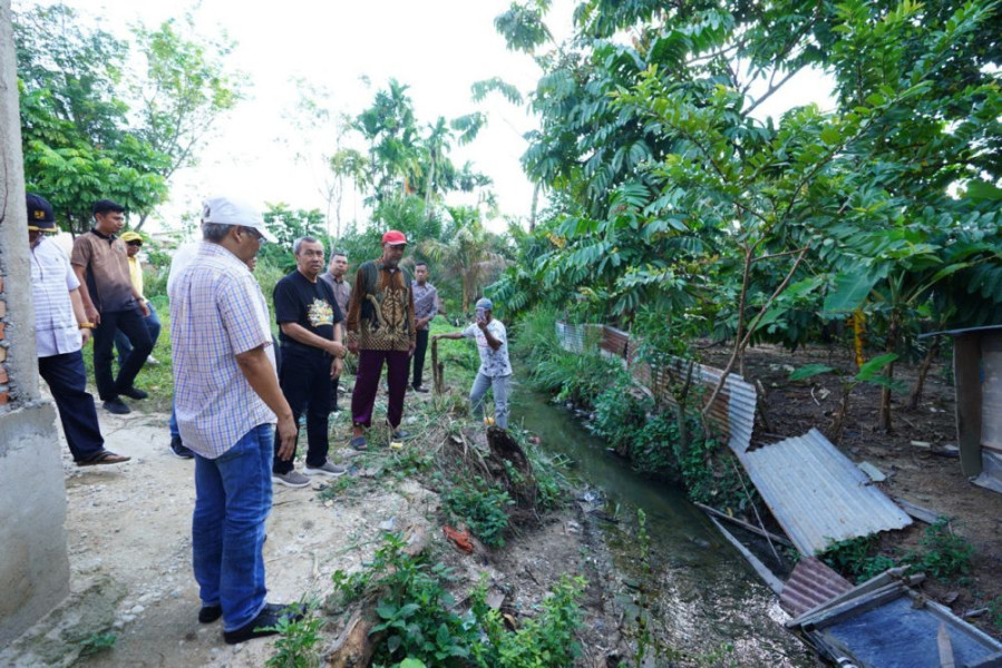 Warga Pekanbaru Curhat Banjir, Gubri Gerak Cepat Datang Beri Solusi