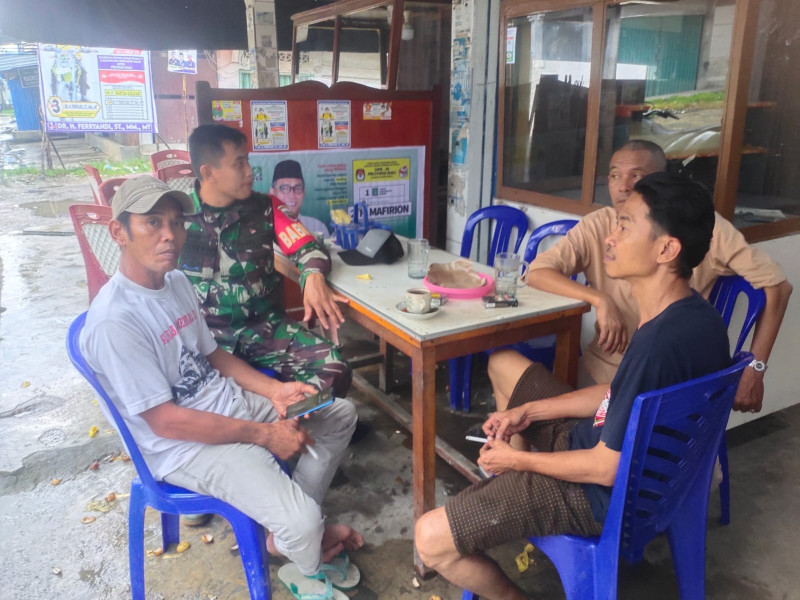 Tingkatkan Sinergitas, Koramil 07/Reteh Berbagi Informasi Terkait Perkembangan Desa Binaan