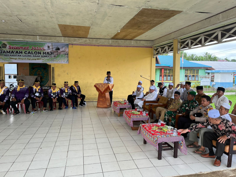 Babinsa Koramil 05/Gas Serka Nawawi Hadiri Pelepasan Calon Jamaah Haji