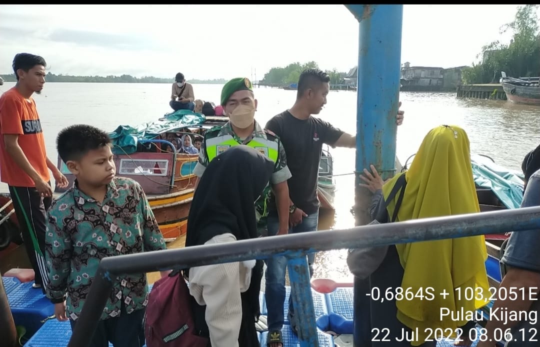 Terus Lakukan Pengecekan Oleh Babinsa Koramil 07/Reteh di Pelabuhan LKMD