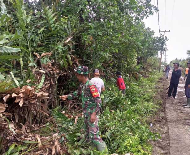 Sosialisasi Karhutla Babinsa Koramil 04/Kuindra di Desa Sei Piyai