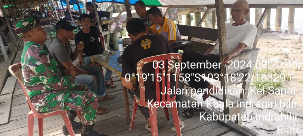 Dengan Komsos, Babinsa Koramil 04/Kuindra Harap Dapat Aktifkan Kembali Siskamling Demi Keamanan Desa