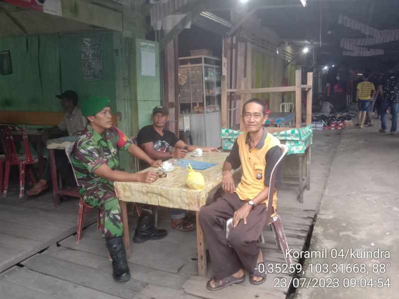 Saling Bahu Membahu dan Saling Bertoleransi Antar Sesama Bersama  Babinsa Koramil 04/Kuindra