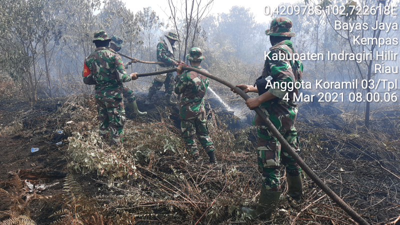 10 Hektar Lahan Terbakar di Sungai Rabit, Koramil 03/Tempuling dan Satgas Masih Berjibaku