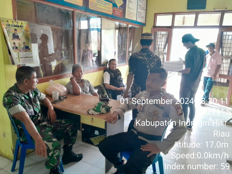 Koramil 07/Reteh Dengan Perangkat Desa Berbagi Informasi Terkait Situasi di Binaan Melalui Komsos