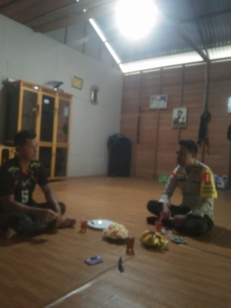 Bhabinkamtibmas Desa Pungkat Rutin Lakukan Sambang Terhadap Masyarakat Desa Binaan