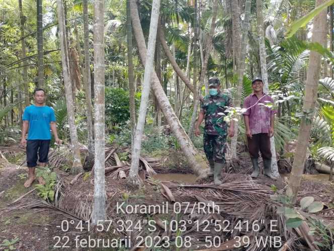 Babinsa Koramil 07/Reteh Tegakkan Patroli Rutin Karlahut