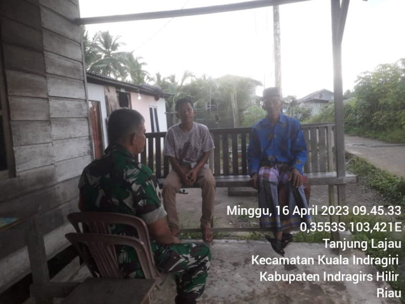 Babinsa Koramil 04/Kuindra Himbau Perhatikan Cuaca Pada Saat Melaut