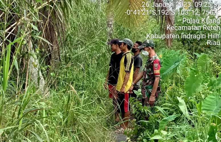 Babinsa Koramil 07/Reteh Terus Patroli Demi Keamanan Di Desa
