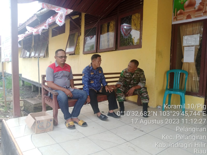 Babinsa Koramil 10/Pelangiran Harapkan Agar Selalu Semangat Dalam Pelaksanaan Upacara 17 Agustus