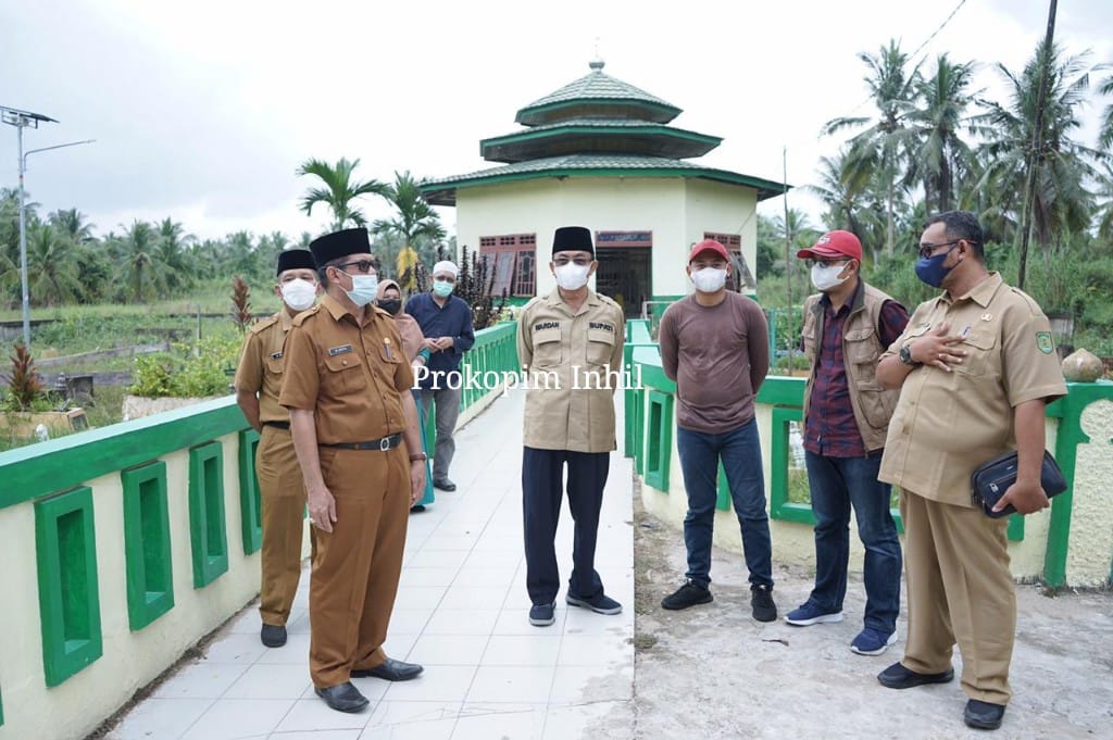 Bupati Inhil Ziarah ke Makam Tuan Guru Sapat