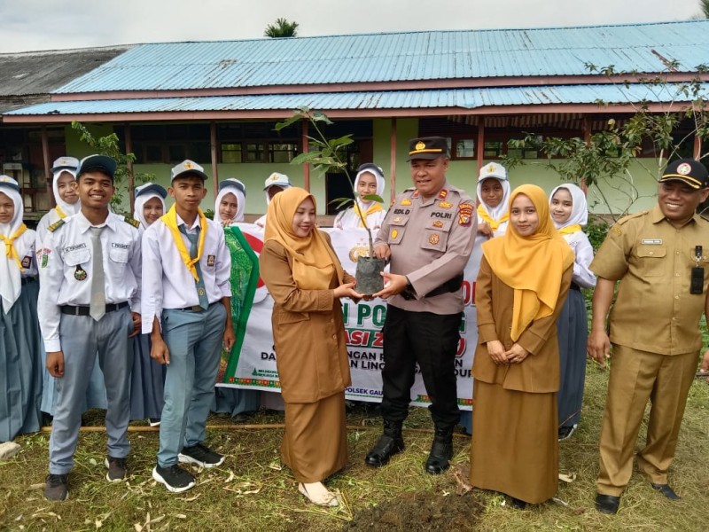 Kapolsek Gaung Laksanakan Kegiatan Apel Pagi dan Sosialisasi Green Policing di SMA N 1 Gaung