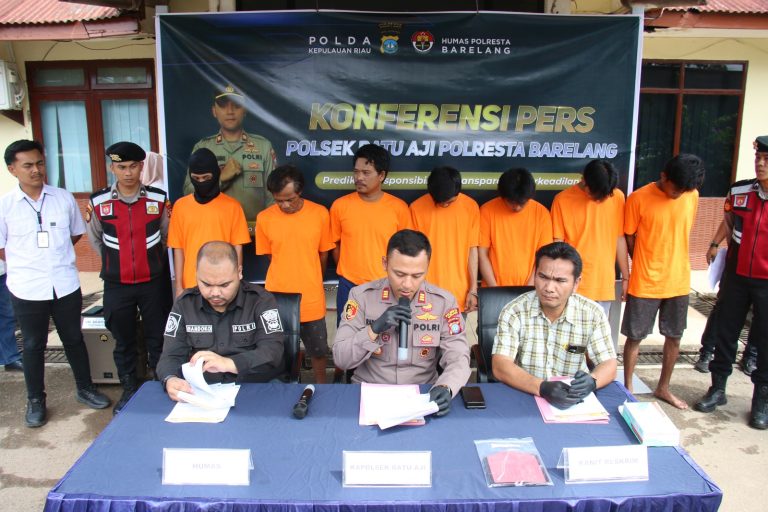 Polsek Batu Aji Ungkap Jaringan Curanmor 6 Pelaku Berhasil Diamankan Polsek Batu Aji Ungkap Jaringan Curanmor 6 Pelaku Berhasil Diamankan