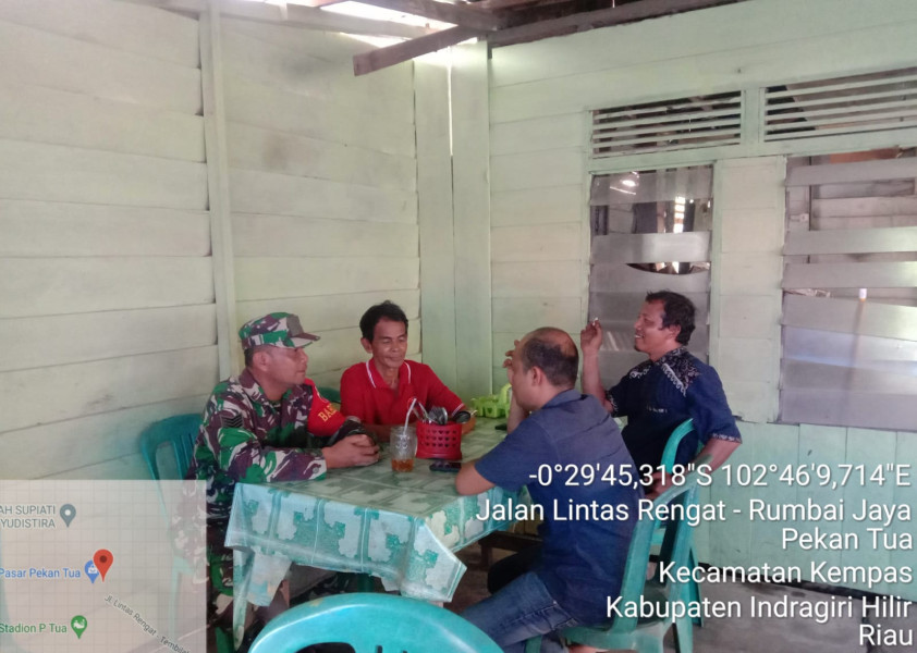 Babinsa 03/Tpl Serma W. Ardian Sambangi Ketua RT dan Warga Desa Binaan