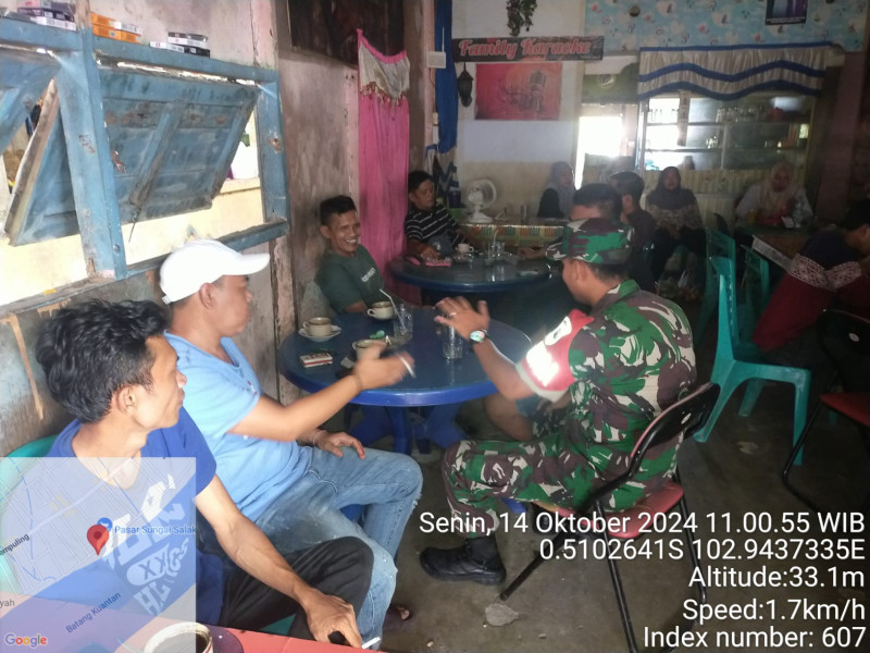 Komsos Bersama Warga, Babinsa Koramil 03/Tpl Himbau Jaga Ketertiban Jelang Pilkada 2024