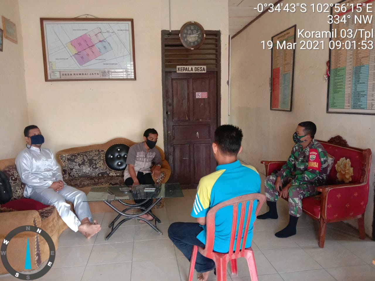 Tingkatkan Sinergitas, Babinsa 03/Tempuling Komsos Bersama Mitra Kerja Di Wilayah