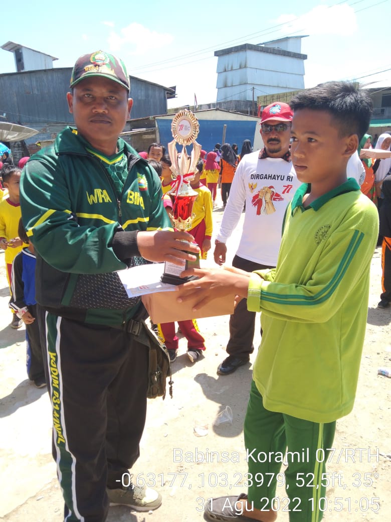 Kegiatan Penutupan HUT RI ke 77 Sekaligus Jalan Santai Yang Dilakukan Oleh Danramil 07/Reteh