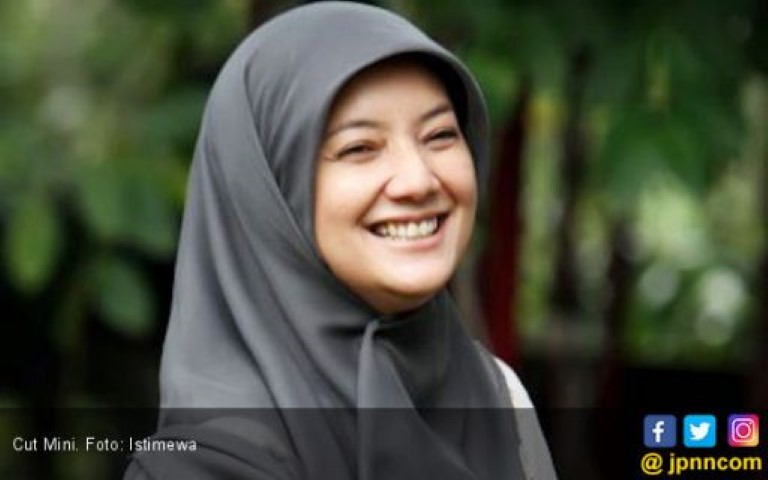Cerita Cut Mini Memutuskan untuk Berhijab