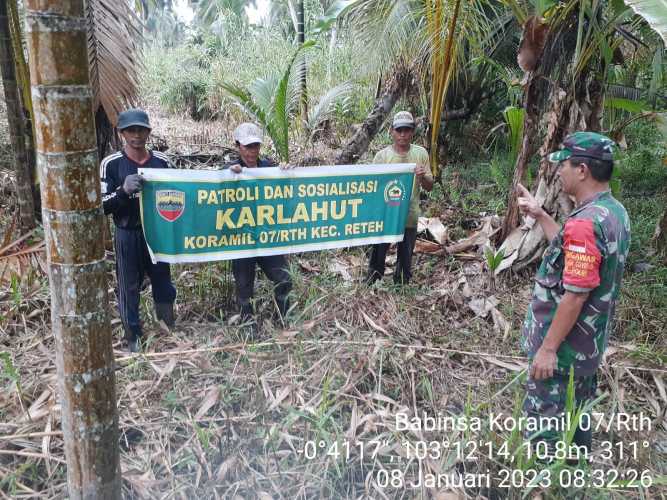 Daerah Rawan Kebakaran, Babinsa Koramil 07/Reteh Rutin Patroli Di Wilayah