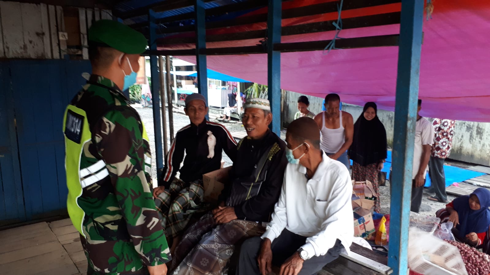 Koramil 04/Kuindra Menegakkan Disiplin Prokes Guna Mencegah Penularan Covid-19