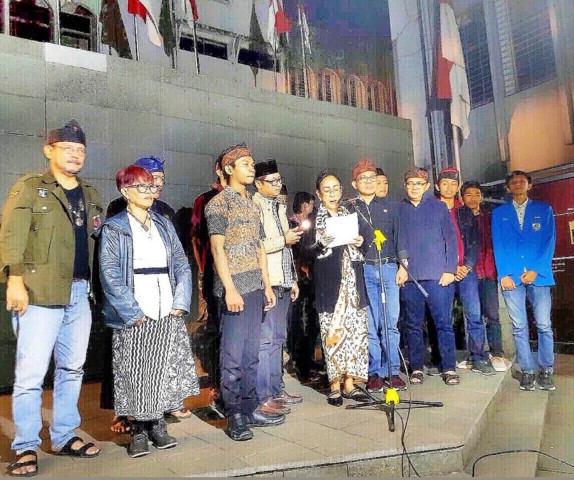 Rumah Marhaen Indonesia dan Ibu Sukmawatie Menggugat Paham Khilafah Serta Pemfosilan Ajaran Soekarno