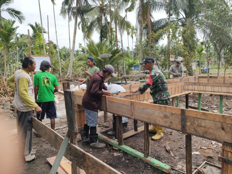 Tak Kenal Lelah Dan Hari Libur, Satgas TMMD Kodim 0314/Inhil Tetap Semangat Selesaikan Sasaran