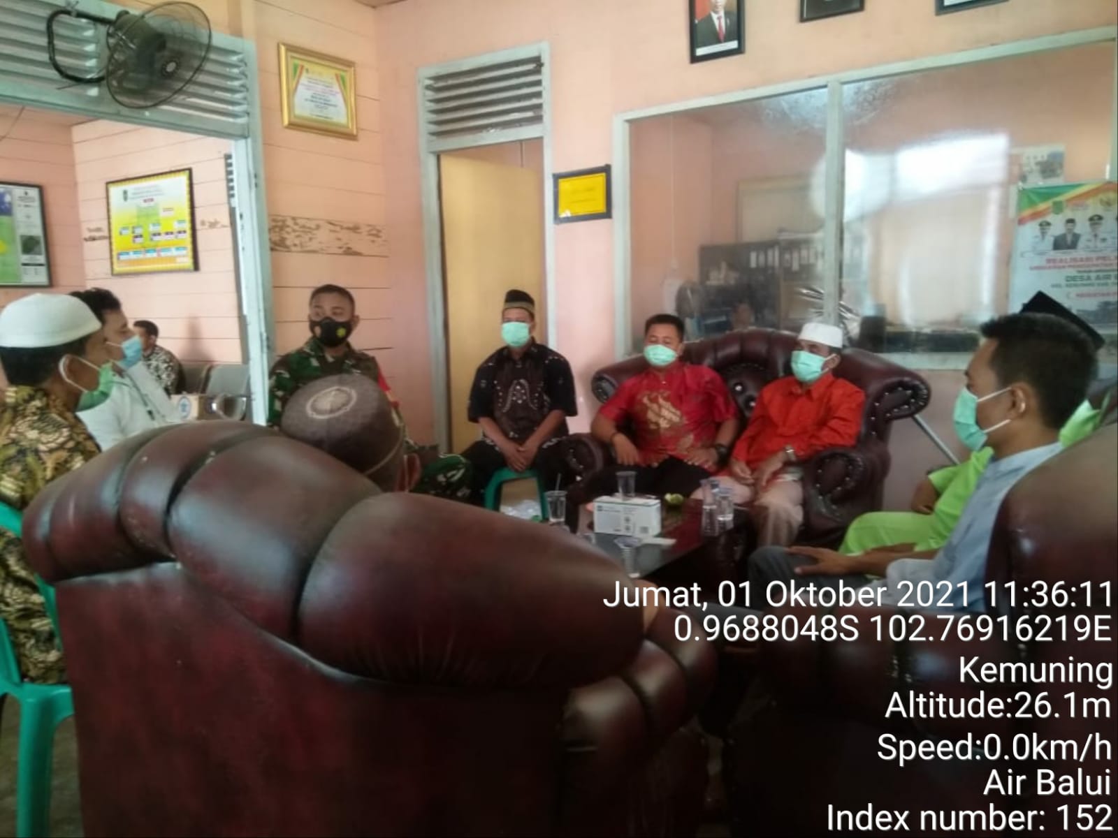 Pererat Silahturrahmi, Serda Ramadhan Komsos dengan Aparat Desa Air Balui