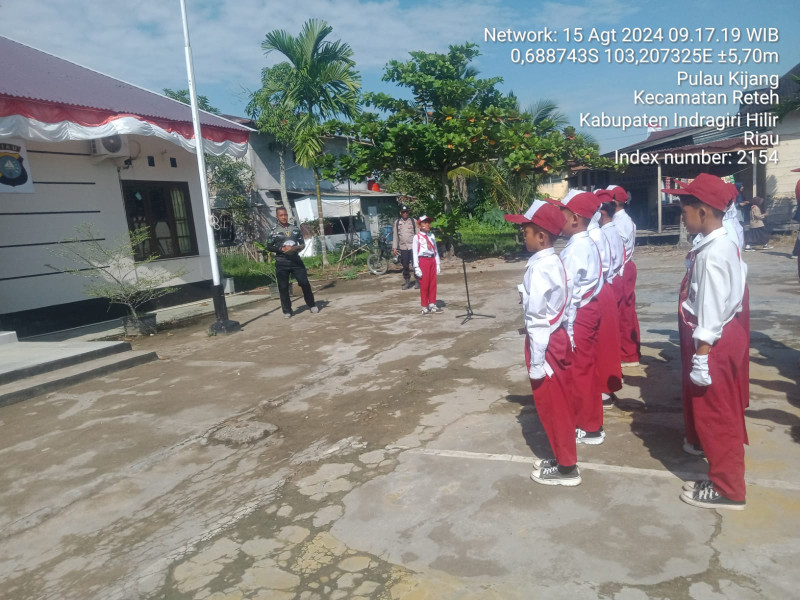 Babinsa Serda Johansah Bantu Sekolah Dalam Dampingi Latihan Paskibra