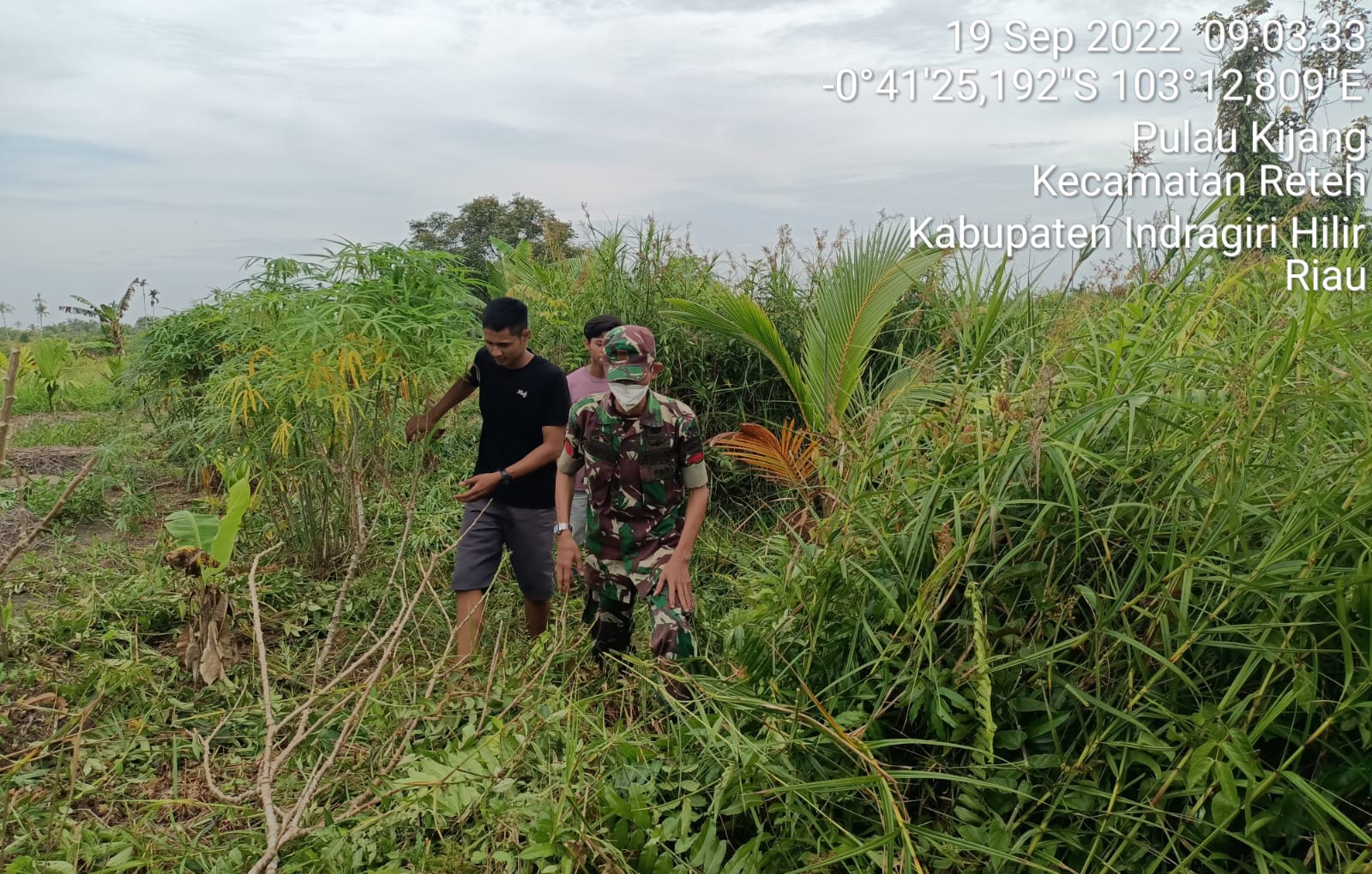 Babinsa Koramil 07/Reteh Terus Memantau Warga Guna Cegah Kebakaran