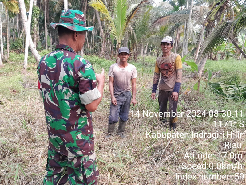 Antisipasi Karhutla Terus Dilaksanakan Melalui Patroli Bersama Babinsa Koramil 07/Reteh