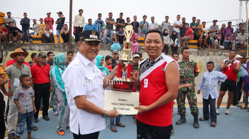 Wakil Bupati Syamsuddin Uti saksikan Final Turnamen Volly Ball Pemuda Cup Sungai Luar