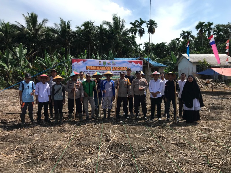 Dukung Program Asta Cita, Polsek Gaung Laksanakan Kegiatan Penanaman Jagung