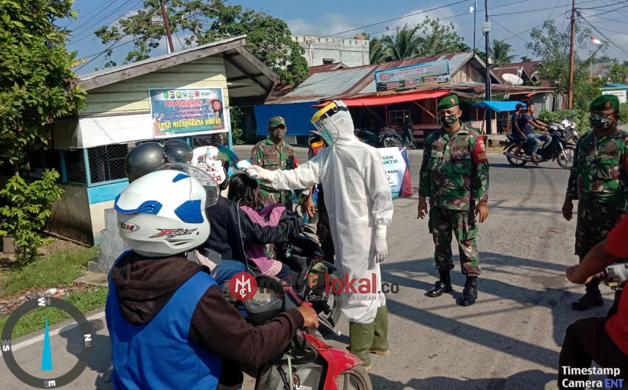 Protokol Kesehatan di Jalan Raya Terus Digencarkan Babinsa Koramil 03/Tempuling 